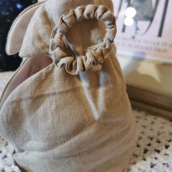 Potli chocolate pouch with beautiful floral design. - Picture 4 of 6